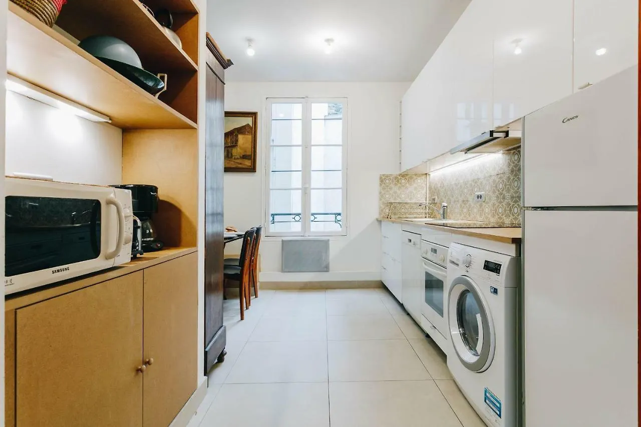 Private Apartment - Eiffel Tower - Ecole Militaire Apartment Paris