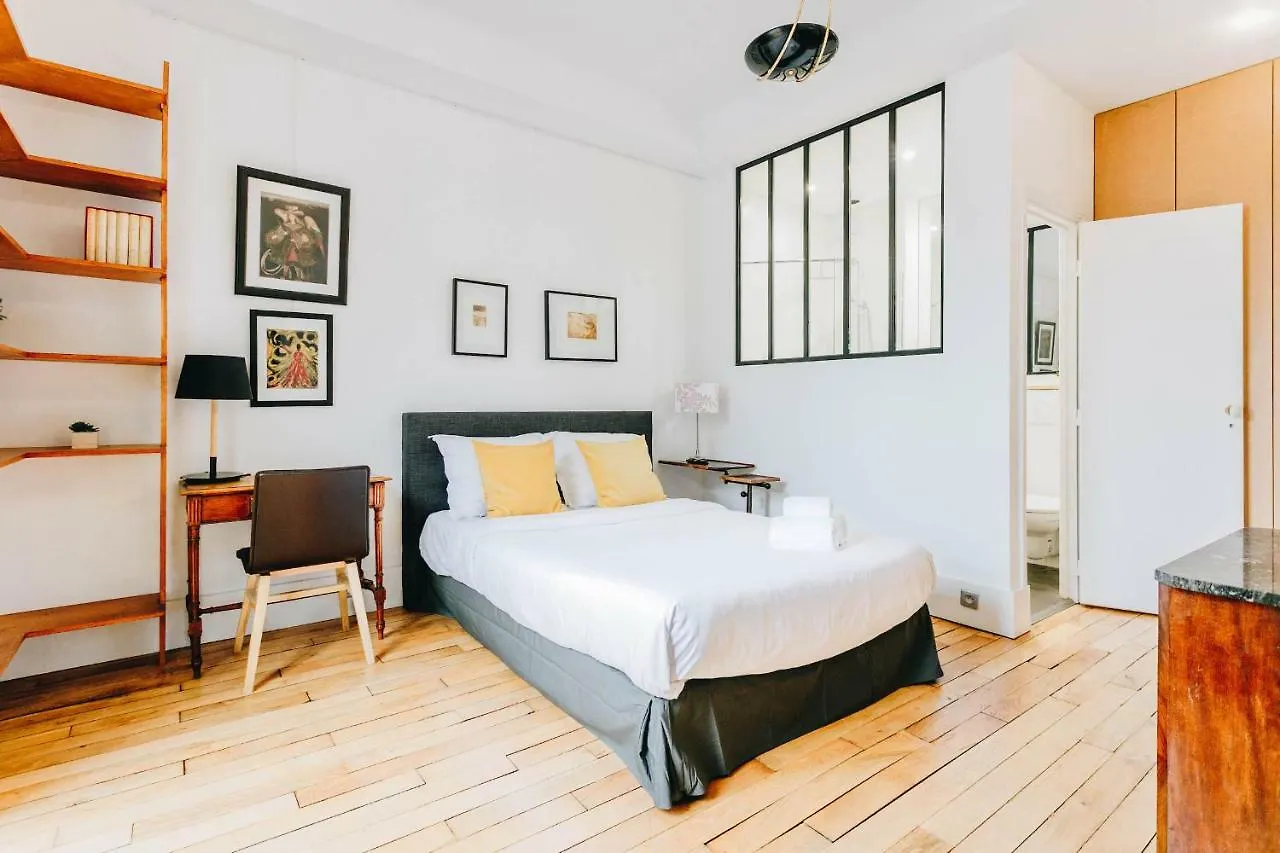 Apartament Private Apartment - Eiffel Tower - Ecole Militaire Paryż