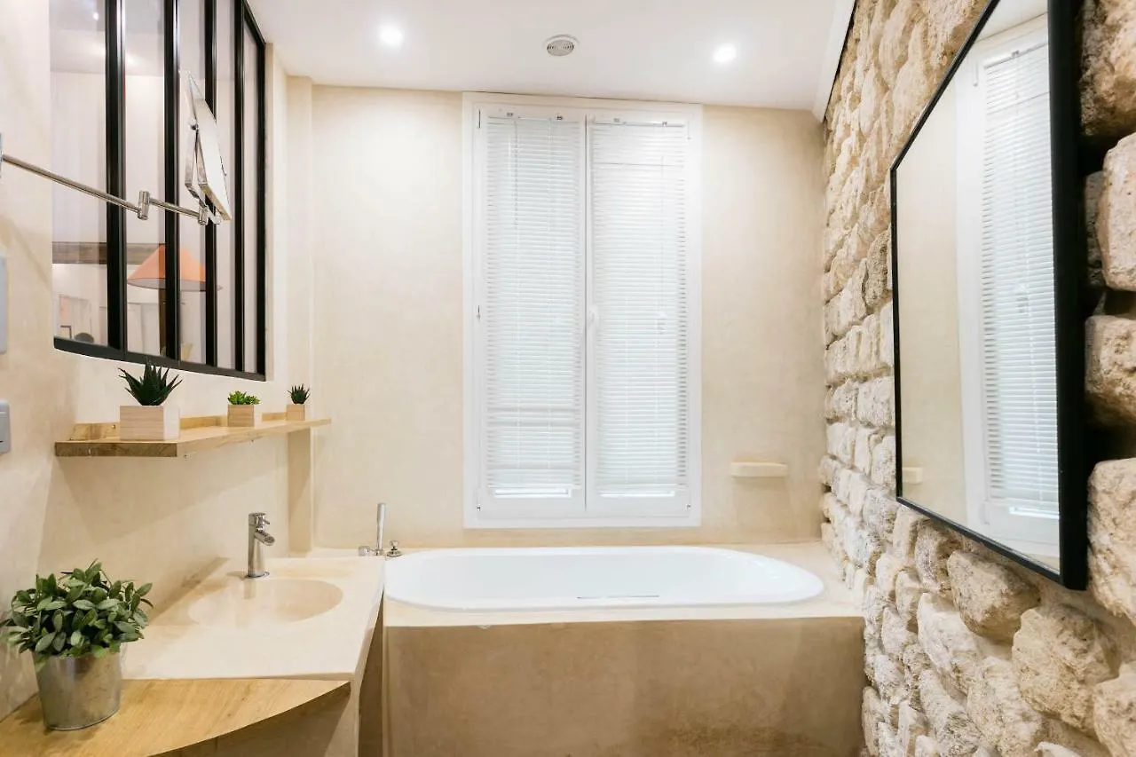 Private Apartment - Eiffel Tower - Ecole Militaire דירה